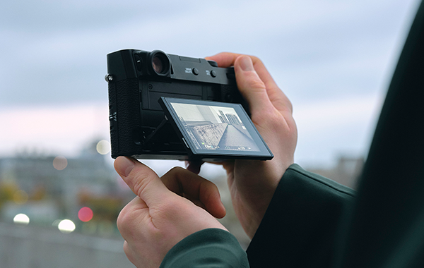 FUJIFILM X100VIのチルト式フラット液晶モニター